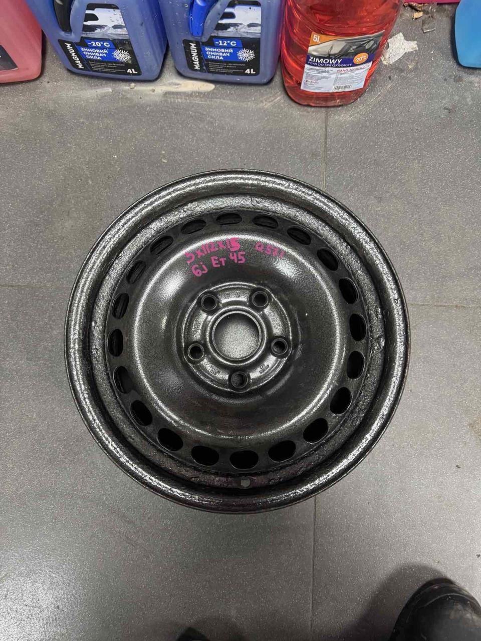 <p>Вітаю зацікавлених на авто розборці Чемпіон !!!<br />
 Предметом оголошення є Диск Металевий 5 112 R 15 6j Et45 Цо57.1</p>
 
 <p>Ціна вказана за 1шт!<br />
 &nbsp;</p>
 
 <p>Детальні фото та інформація за телефоном<br />
 Відправка по усій Україні за передоплатою на транспортні витрати<br />
 Більш детальні фото надсилаємо на вайбер<br />
 Запрошуємо до перегляду інших оголошень</p> — фото 4