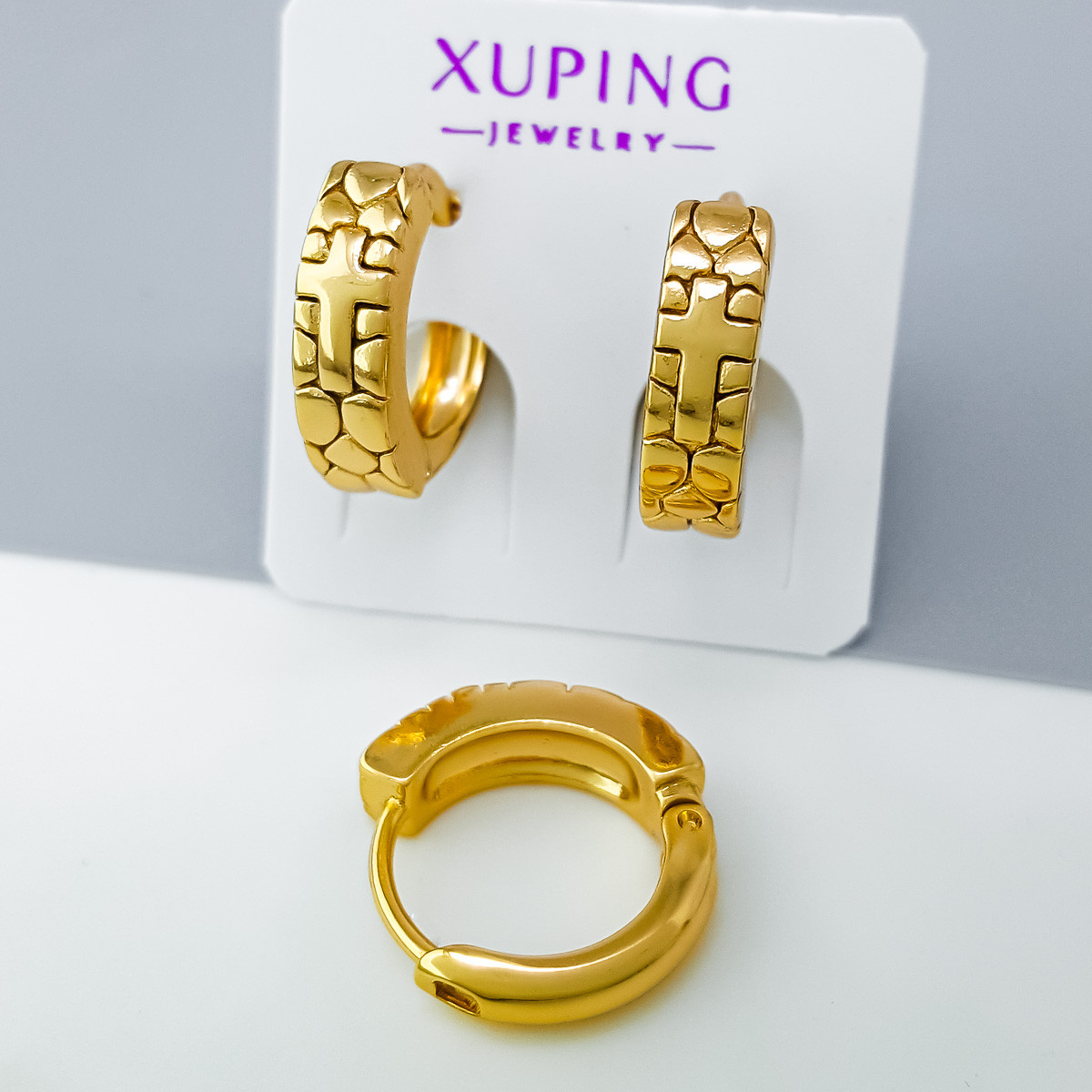 Сережки рельєфні, Глянцеві Хрестики, без камінців; медичне золото Xuping 18К, фото 1