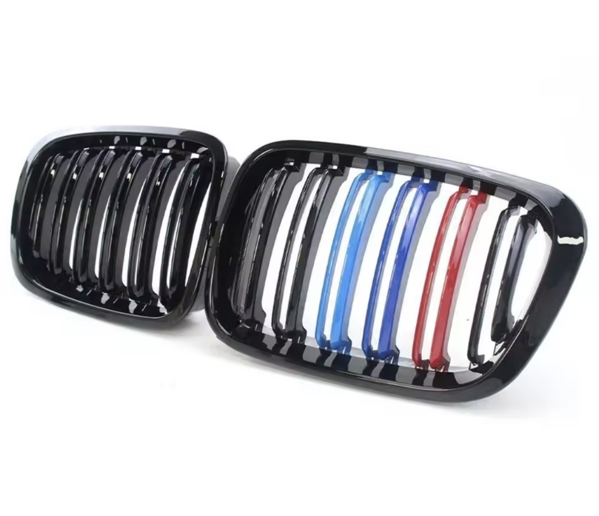 Решітки радіатора BMW 3 E46 дорестайлінг з триколором M Performance двореберні ніздрі БМВ, фото 1