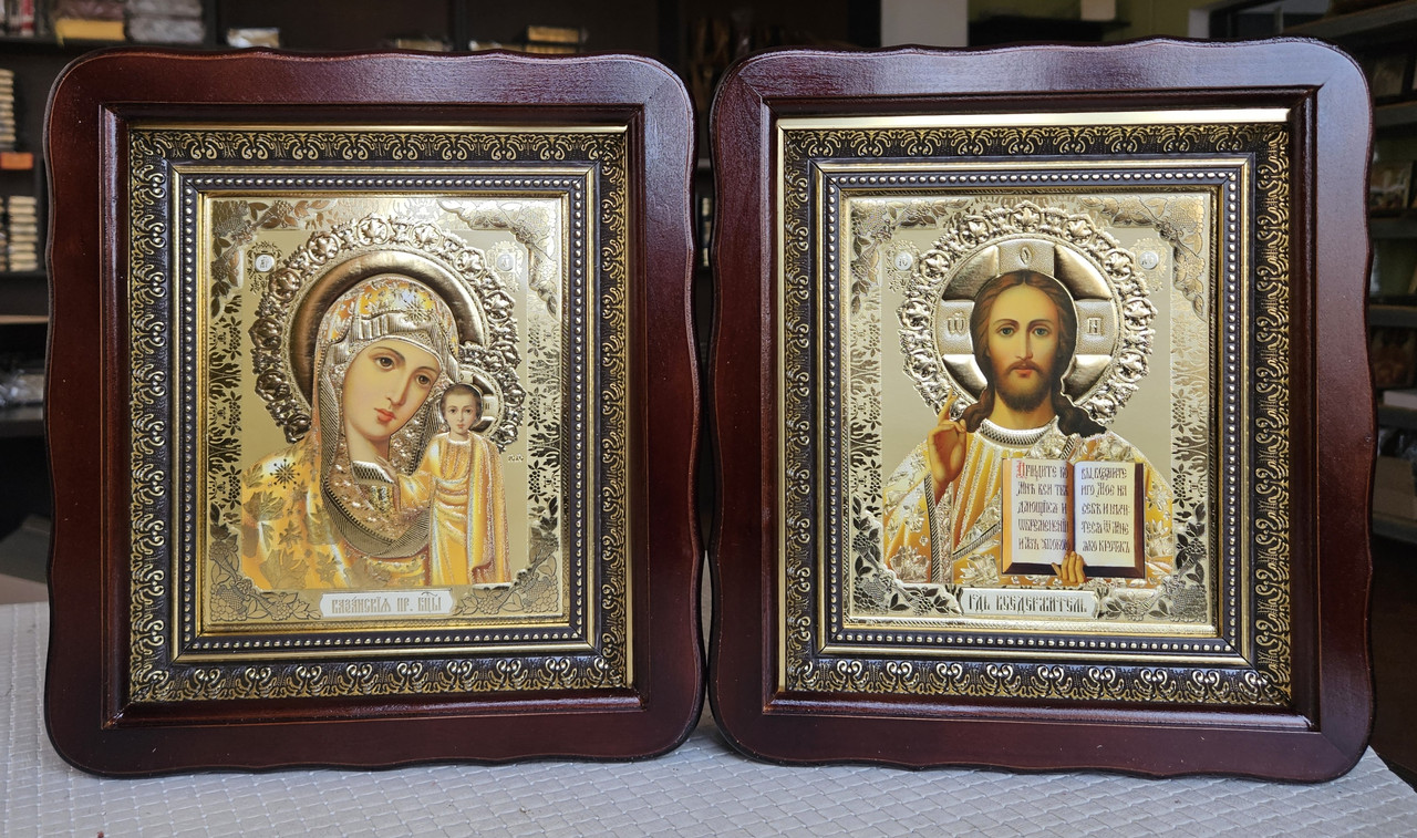 Ікона вінчальні Спаситель П.Б.  Казанська у деревянном фігурному кіоті,розмір кіота 23*26, лік із квітами15*18, фото 1