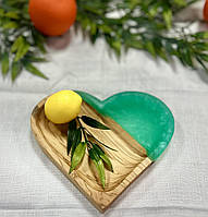 Тарілка "Серце" з оливкового дерева та епоксидної смоли