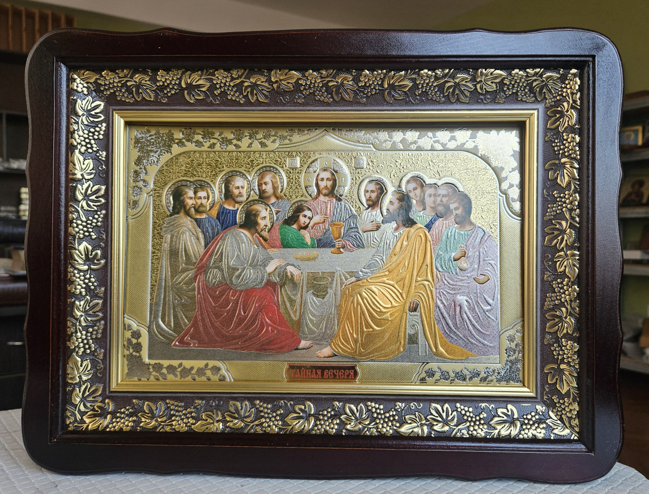 Ікона Тайна Вечеря в темному дерев'яному фігурному кіоті під склом, розмір кіота 30*40, сюжет 20*30., фото 1