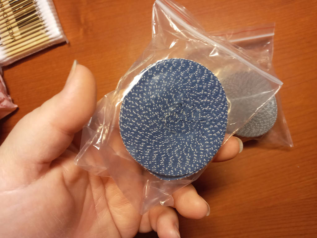 Клейова самоклейна стрічка для підшивання штанів, тканини, штор та ін. праскою. Синя - фото покупців 1