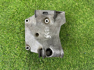 Кронштейн генератора BMW