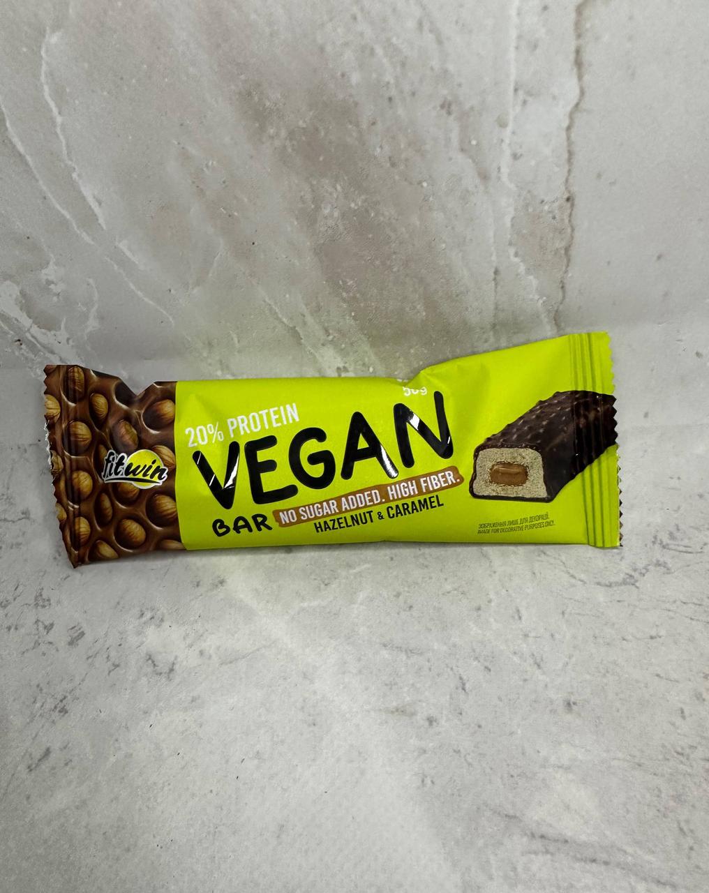 Протеїновий батончик 20г % Vegan Bar Фундук і карамель, БЕЗ ЦУКРУ, 50 г FitWin, фото 1