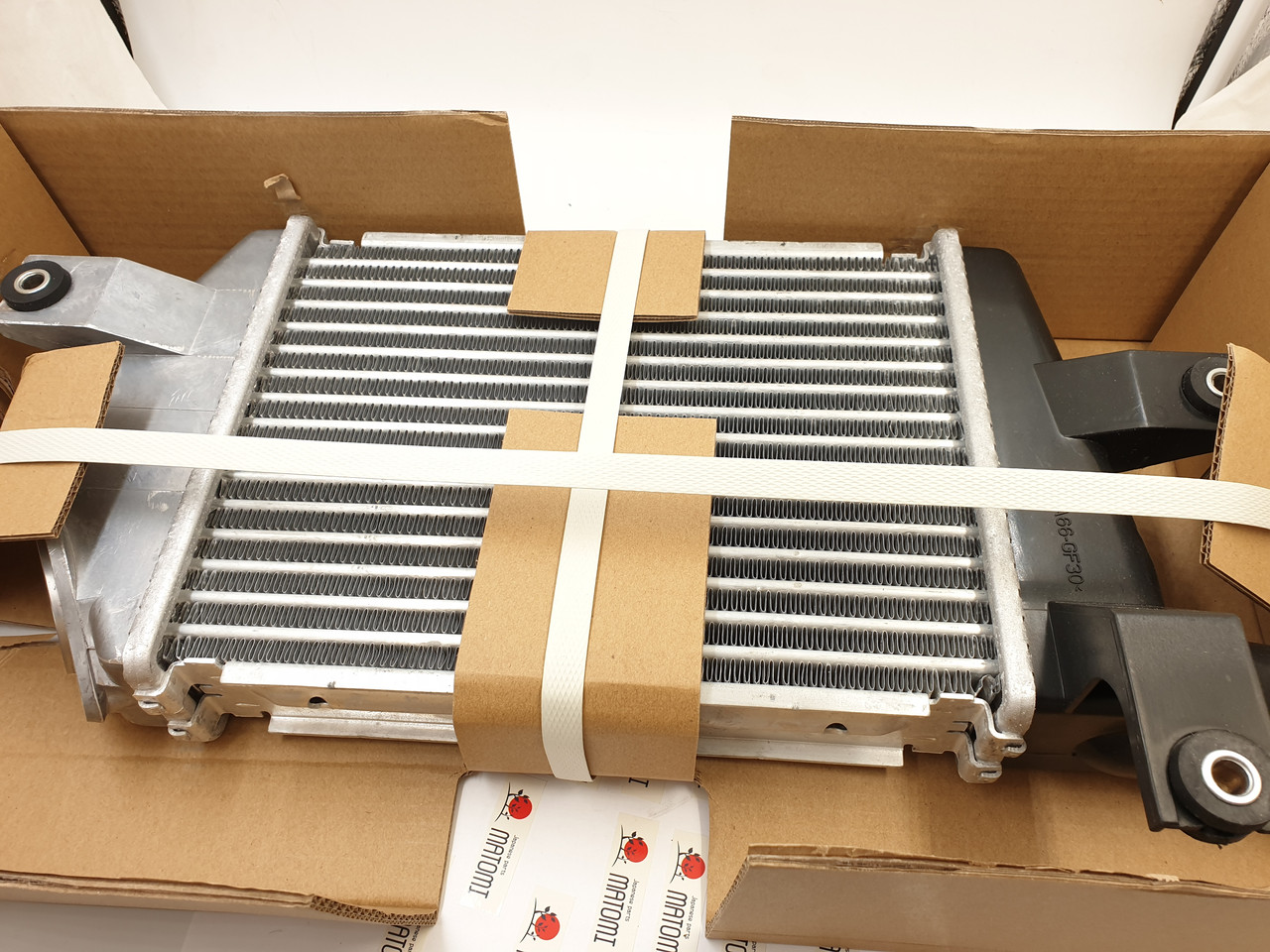 Радіатор інтеркулера Matomi RAD1805, OE MN135001 L200 Triton 2.5 Di-D