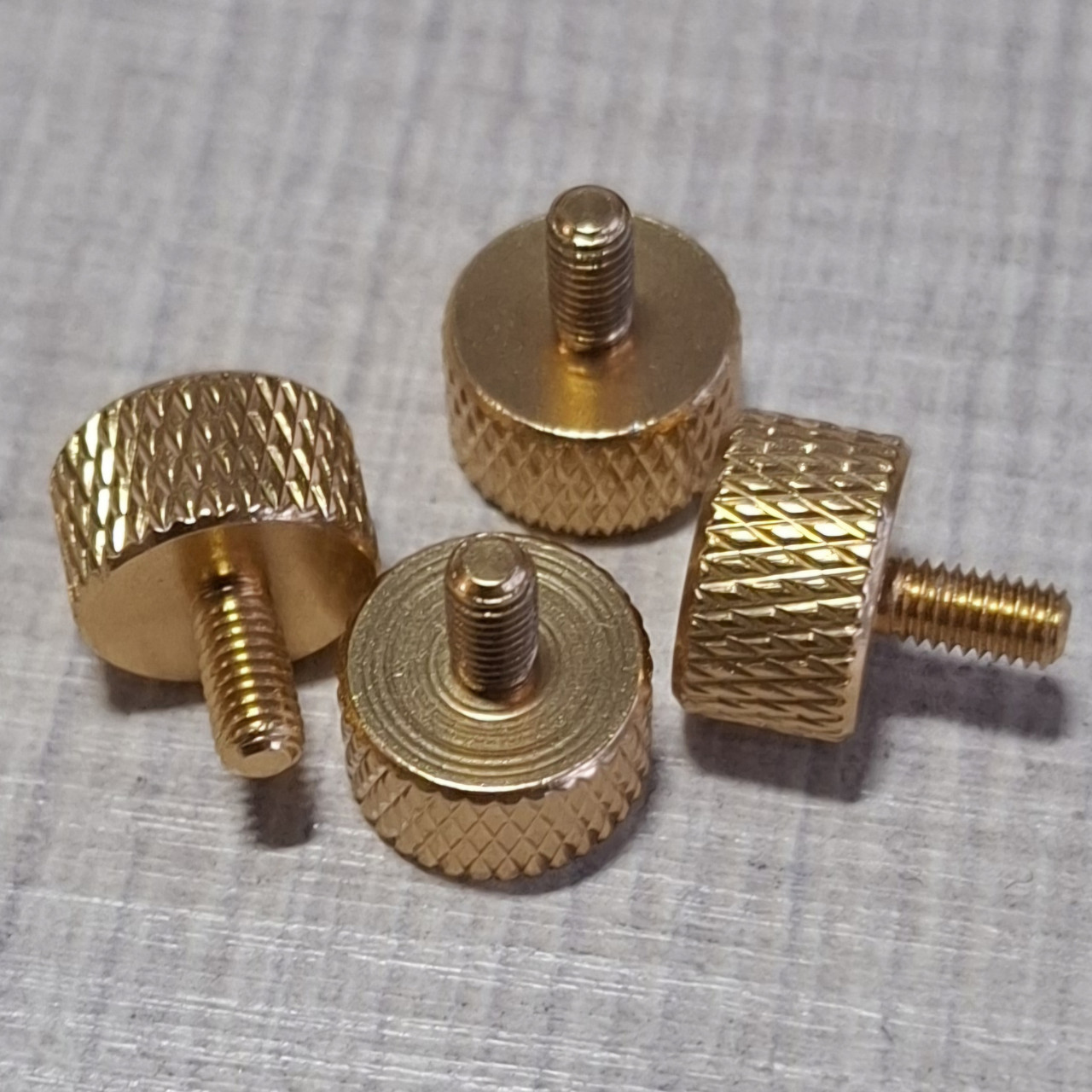 Гвинт М3×6 мм, безінструментальний, алюмінієвий, 4 шт, золотий