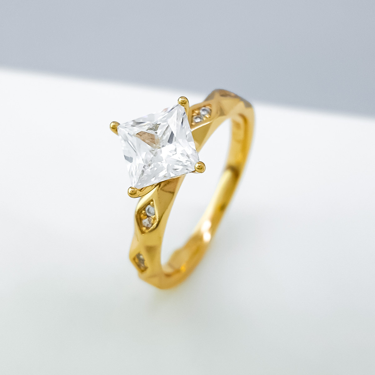 Кільце Сяючий Квадрат, вставка цирконій; р.17; р.18; р.19,5; медсплав Xuping 18K, фото 1