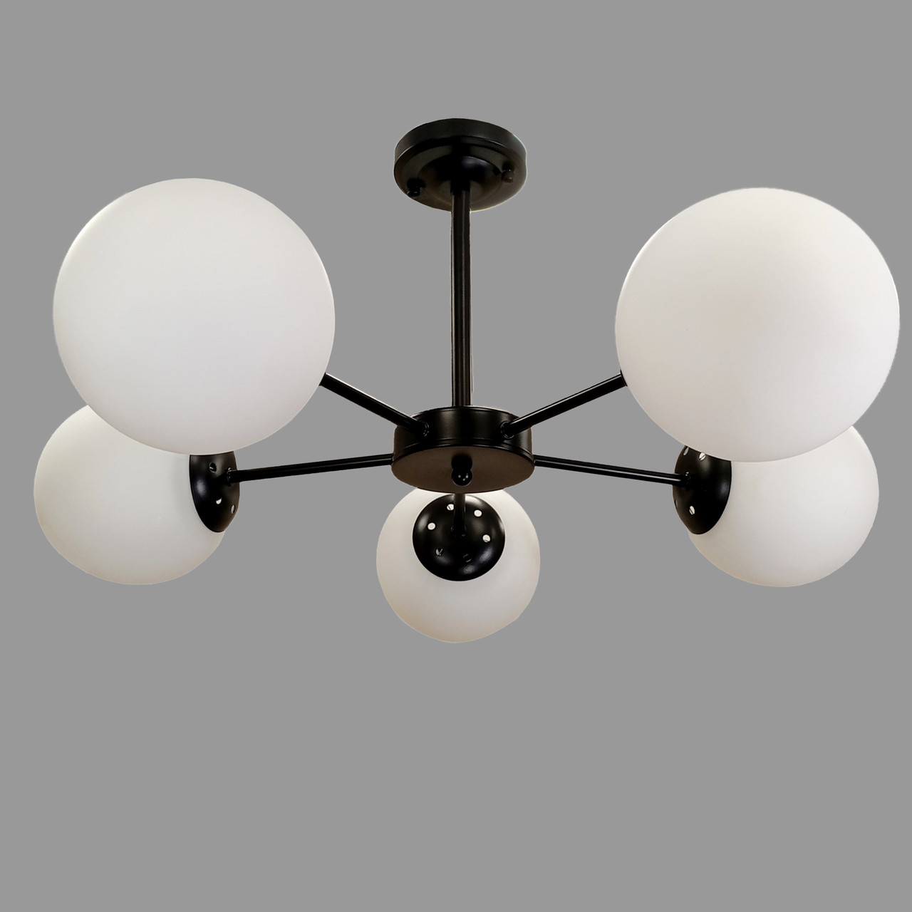 Чорна сучасна люстра на 5 білих плафони (52-F151-5 BK+WH)