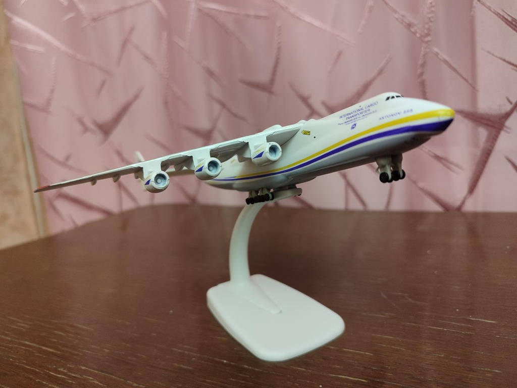 Модель літака Ан-225 "Мрія" на підставці | Колекційна мініатюра масштаб 1:400 - фото покупців 1