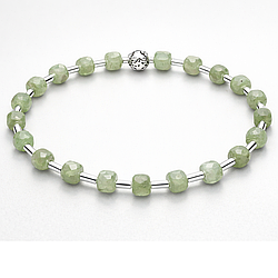 Нефрит гранований кубик 4,5х4,5 браслет, 0538ТН