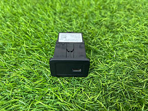 Роз'єм Type C Mercedes-Benz