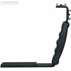 Кронштейн L-подібної форми з кріпленнями для 2 пристроїв.