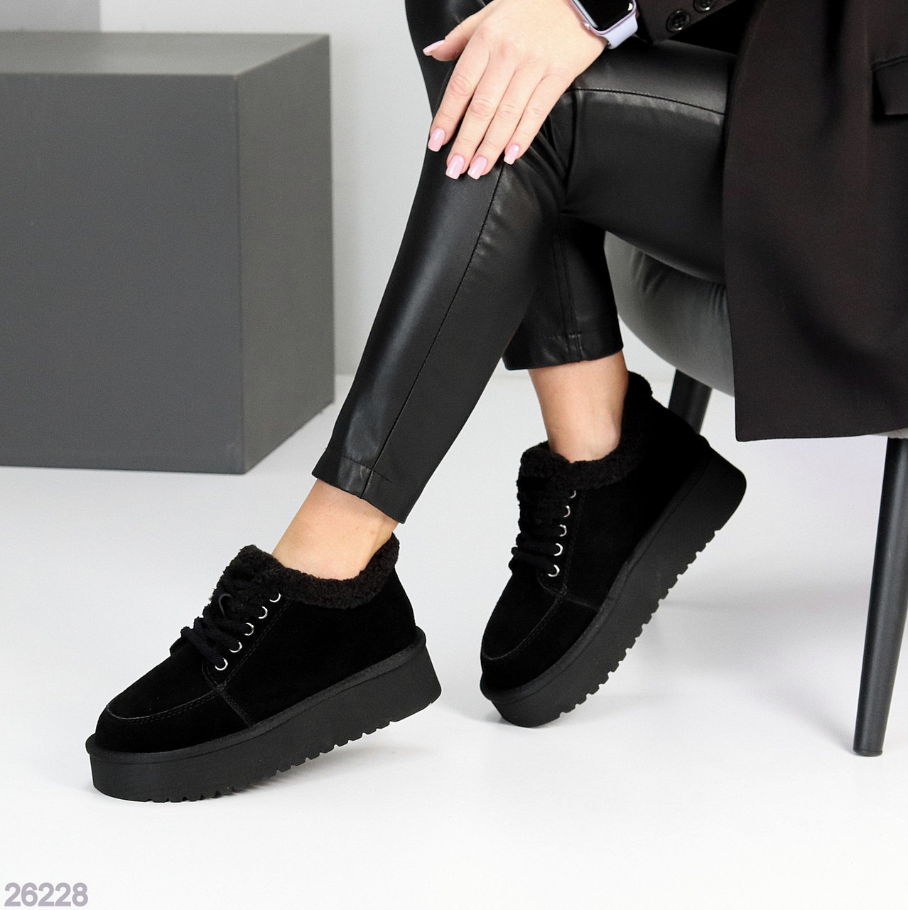 Стильні низькі чорні уггі на шнурівці натуральна замша, фото 1