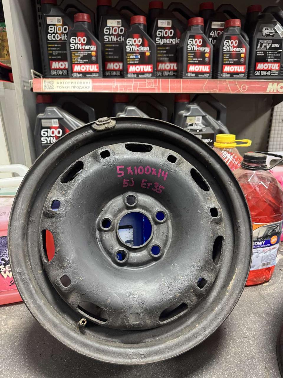 <p>Вітаю зацікавлених на авто розборці Чемпіон !!!<br />
 Предметом оголошення є Диск Металевий 5 100 R 14 5J Et35 Цо 51.7 Vw Seat Skoda Audi</p>
 
 <p>Ціна вказана за 1шт!<br />
 &nbsp;</p>
 
 <p>Детальні фото та інформація за телефоном 0973363743<br />
 Відправка по усій Україні за передоплатою на транспортні витрати<br />
 Більш детальні фото надсилаємо на вайбер<br />
 Запрошуємо до перегляду інших оголошень</p> — фото 1