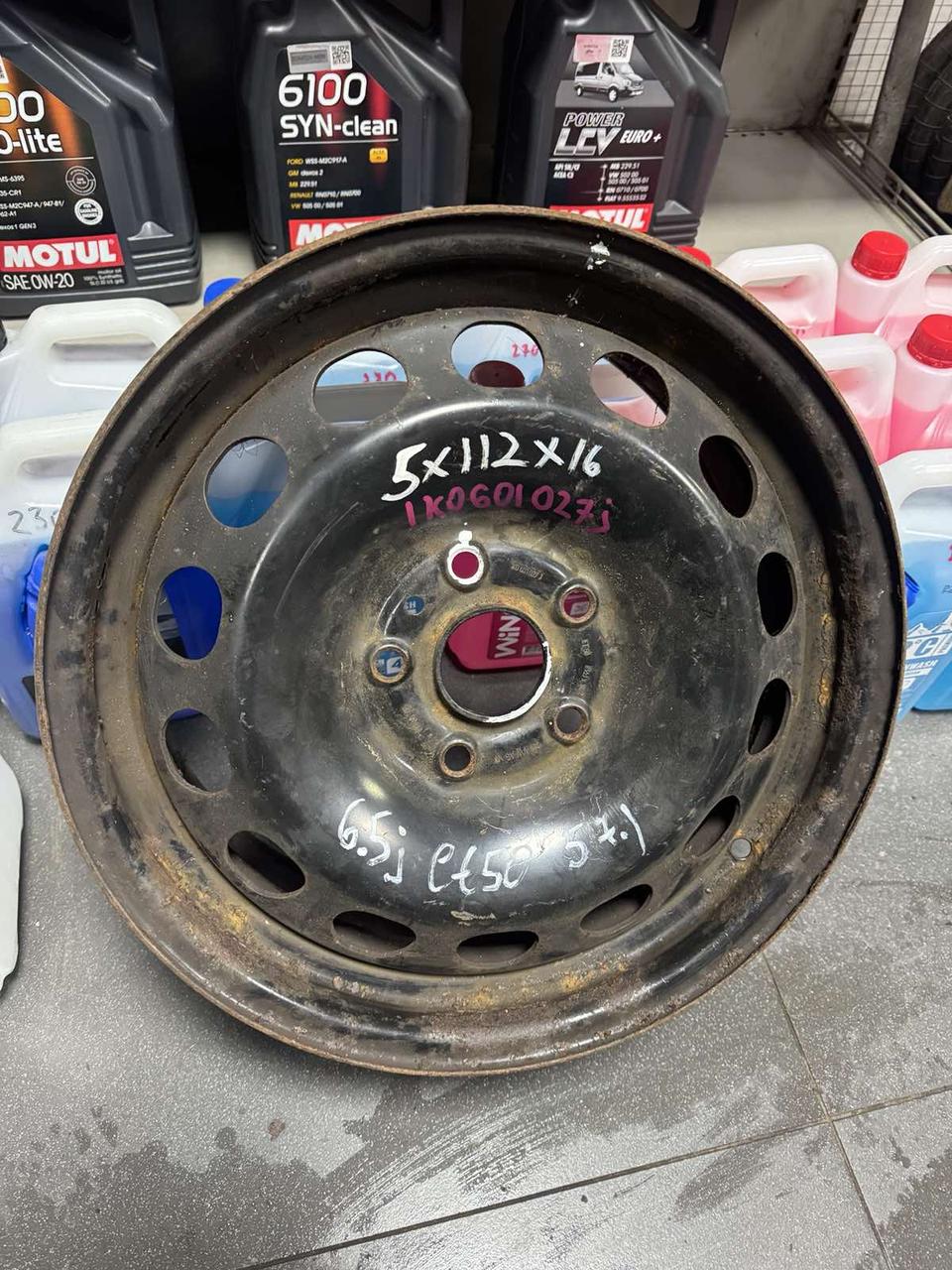 <p>Вітаю зацікавлених на авто розборці Чемпіон !!!<br />
 Предметом оголошення є Диск Металевий 5 112 R 1+ 6.5J Et52 Цо 57.1 Vw Audi Seat Skoda</p>
 
 <p>Ціна вказана за 1шт!<br />
 &nbsp;</p>
 
 <p>Детальні фото та інформація за телефоном 0973363743<br />
 Відправка по усій Україні за передоплатою на транспортні витрати<br />
 Більш детальні фото надсилаємо на вайбер<br />
 Запрошуємо до перегляду інших оголошень</p> — фото 3