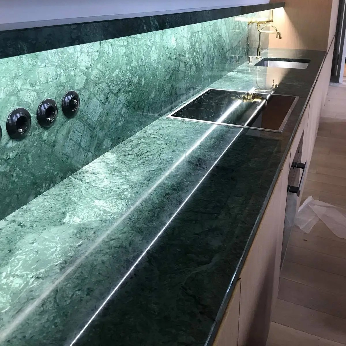 Кухонна стільниця з натурального мармуру для сучасної кухні, фото 1
