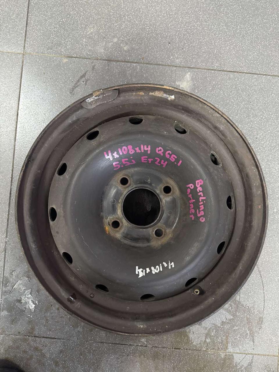 <p>Вітаю зацікавлених на авто розборці Чемпіон !!!<br />
 Предметом оголошення є Диск Металевий 4 108 R 14 5.5J Et24 Цо65.1 Berlingo Partner&nbsp;</p>
 
 <p>Ціна вказана за 1шт!<br />
 &nbsp;</p>
 
 <p>Детальні фото та інформація за телефоном 0973363743<br />
 Відправка по усій Україні за передоплатою на транспортні витрати<br />
 Більш детальні фото надсилаємо на вайбер<br />
 Запрошуємо до перегляду інших оголошень</p> — фото 2