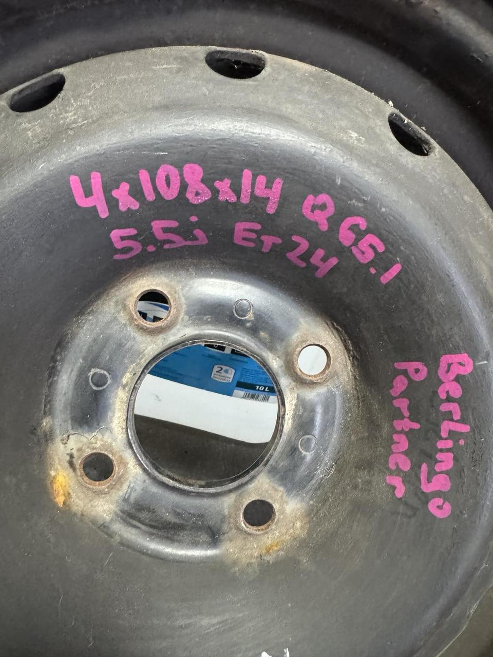 <p>Вітаю зацікавлених на авто розборці Чемпіон !!!<br />
 Предметом оголошення є Диск Металевий 4 108 R 14 5.5J Et24 Цо65.1 Berlingo Partner&nbsp;</p>
 
 <p>Ціна вказана за 1шт!<br />
 &nbsp;</p>
 
 <p>Детальні фото та інформація за телефоном 0973363743<br />
 Відправка по усій Україні за передоплатою на транспортні витрати<br />
 Більш детальні фото надсилаємо на вайбер<br />
 Запрошуємо до перегляду інших оголошень</p> — фото 3