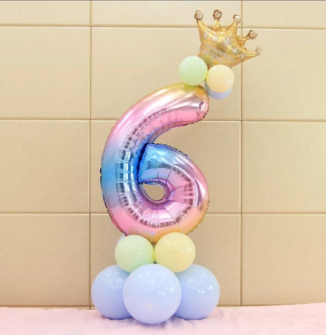 

Шар цифра 6 градиент на стойке из шаров и короной, Разные цвета