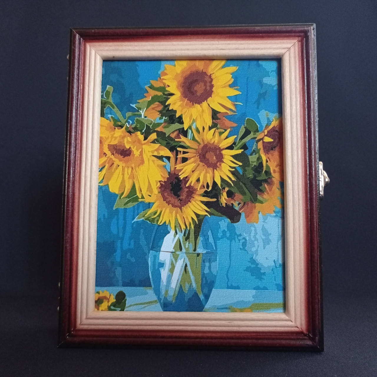 

Ключница настенная из дерева 23*18 на 5 ключей с настенным крепежем