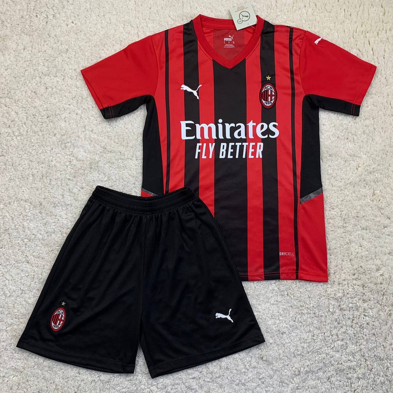 

Футбольная форма Милан 21/22 дом Milan