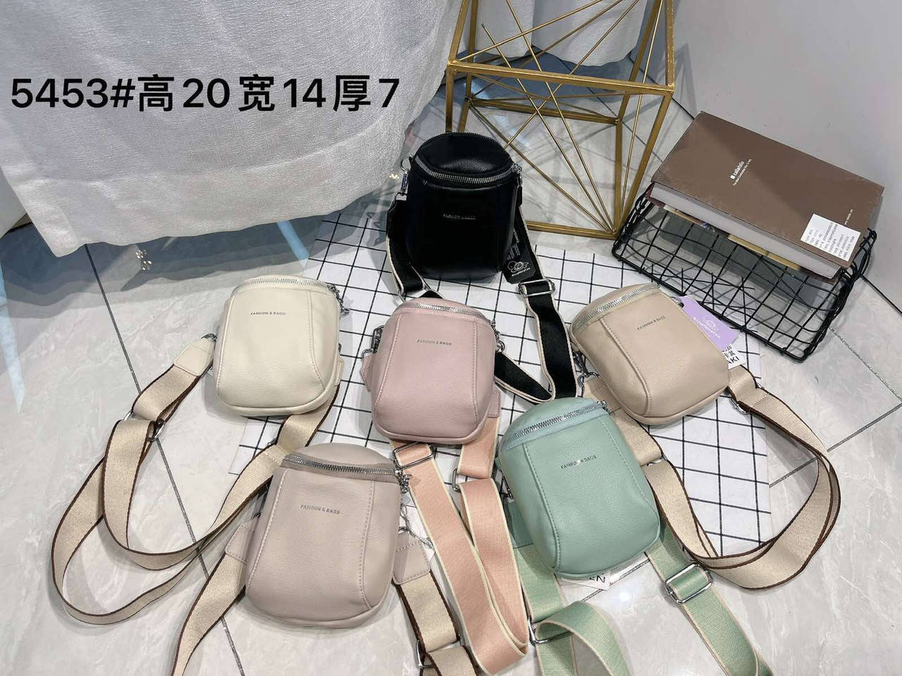 

Сумочка жіноча - штучна шкіра!