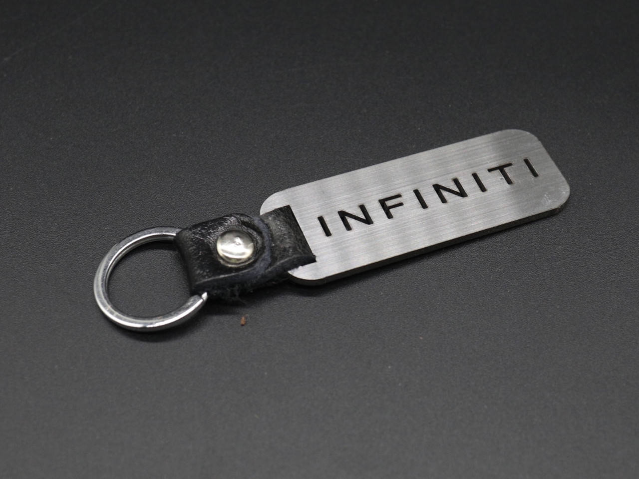 

Брелок металлический. Infiniti. 10х2,5см, Коричневый