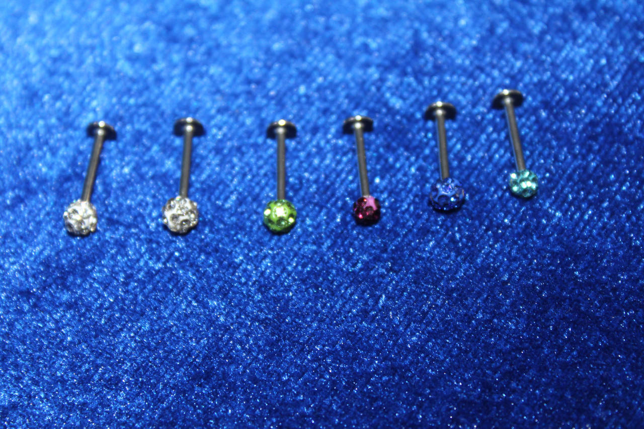 

Сережка для пирсинга губы с бусиной шамбала 1 шт медицинская сталь