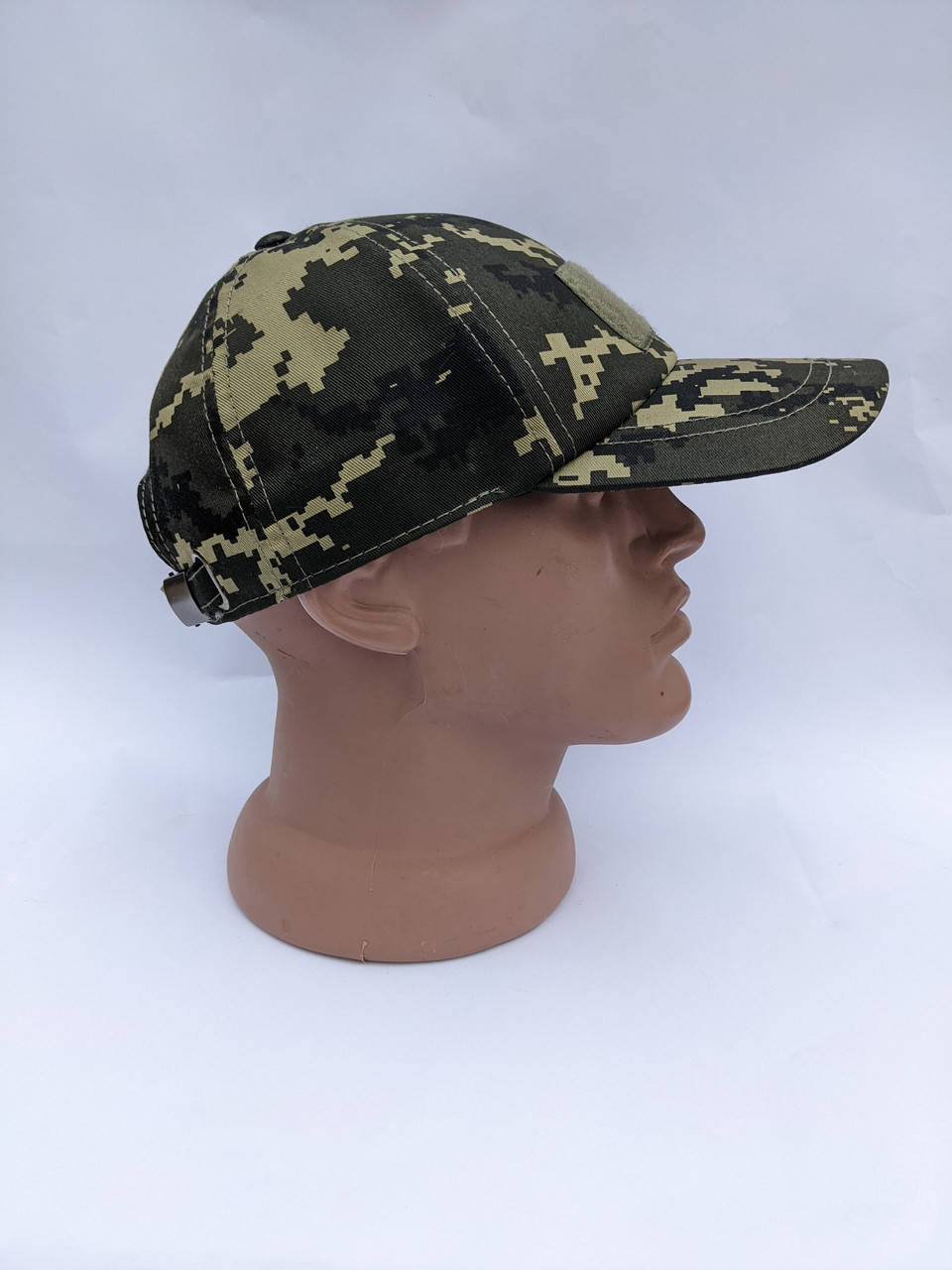 

Камуфляжная бейсболка с лепучкой на лбу пограничник