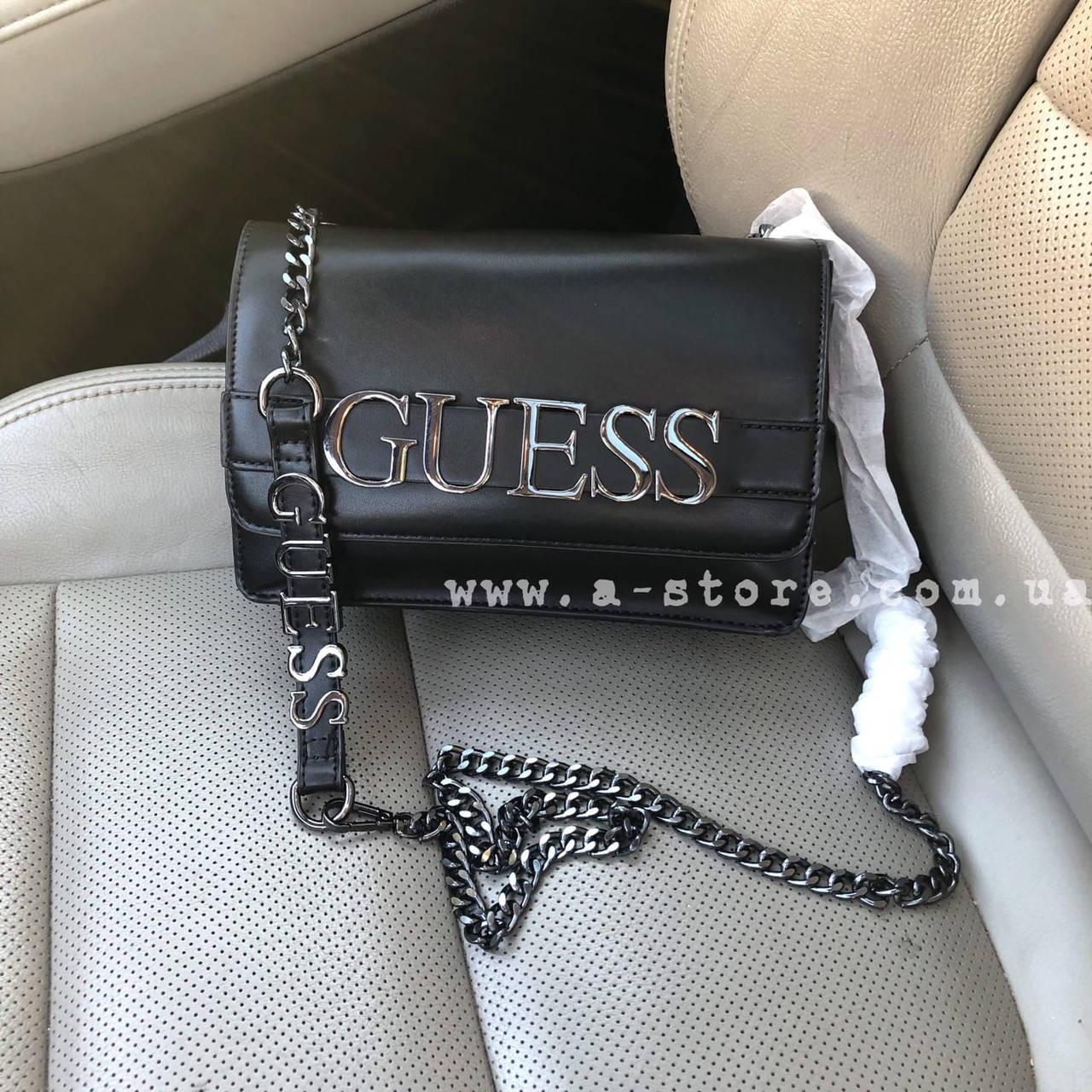 

Хітова модель. Сумка в стилі Guess з металевим лого, Черный