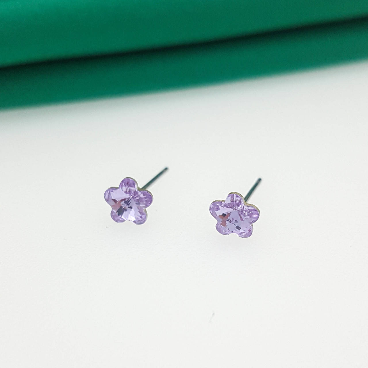 

Серьги гвоздики, "Цветок" с фиолетовым Swarovski, Xuping, родий