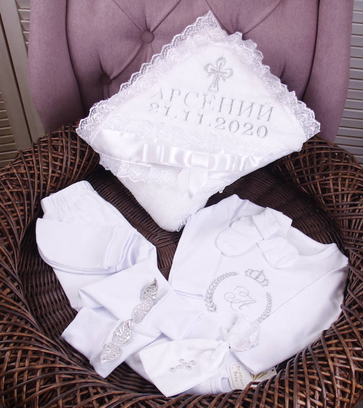 

Именной набор для крещения деток белый с серебряной вышивкой