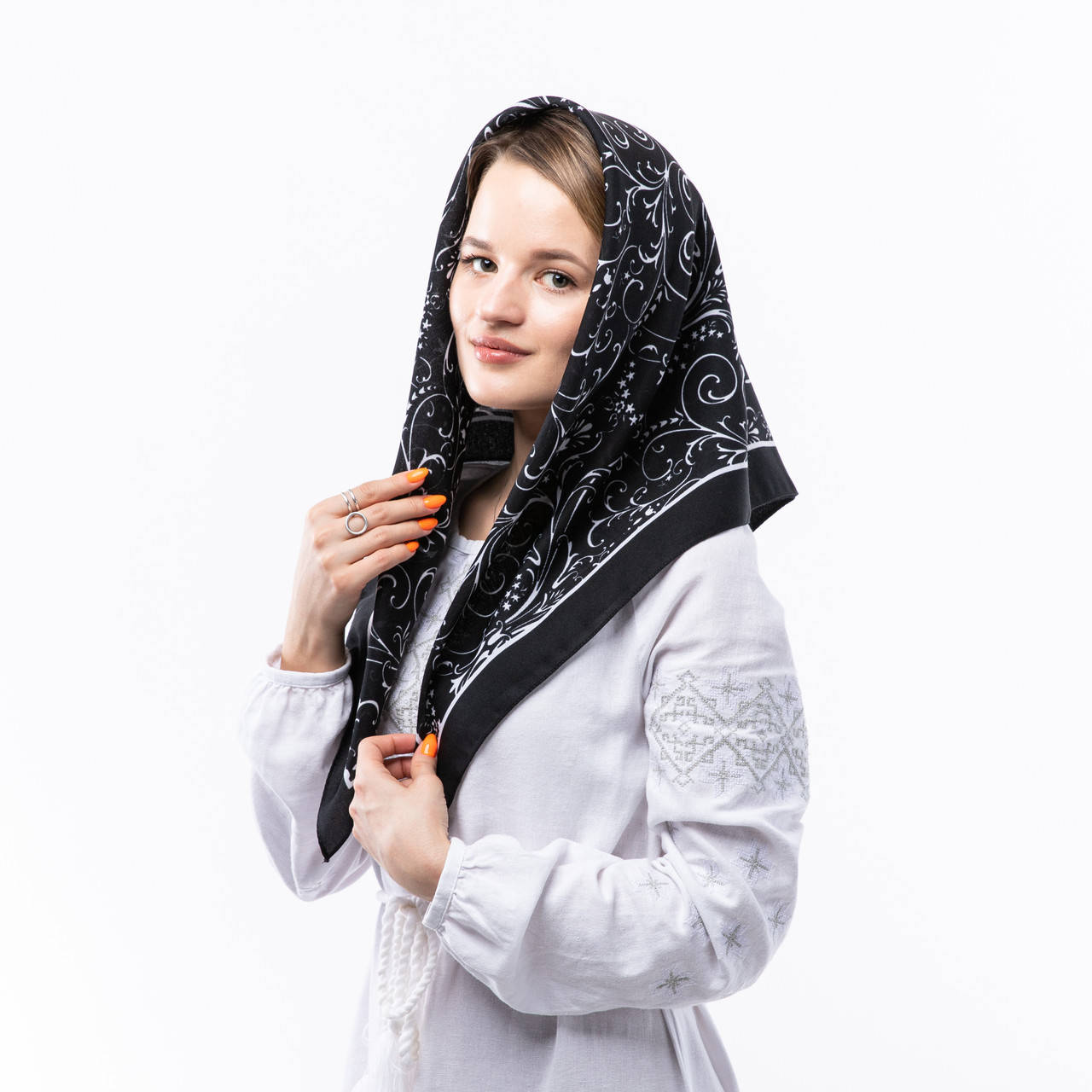 

Тонка кашемірова хустка 75х75см Чорна