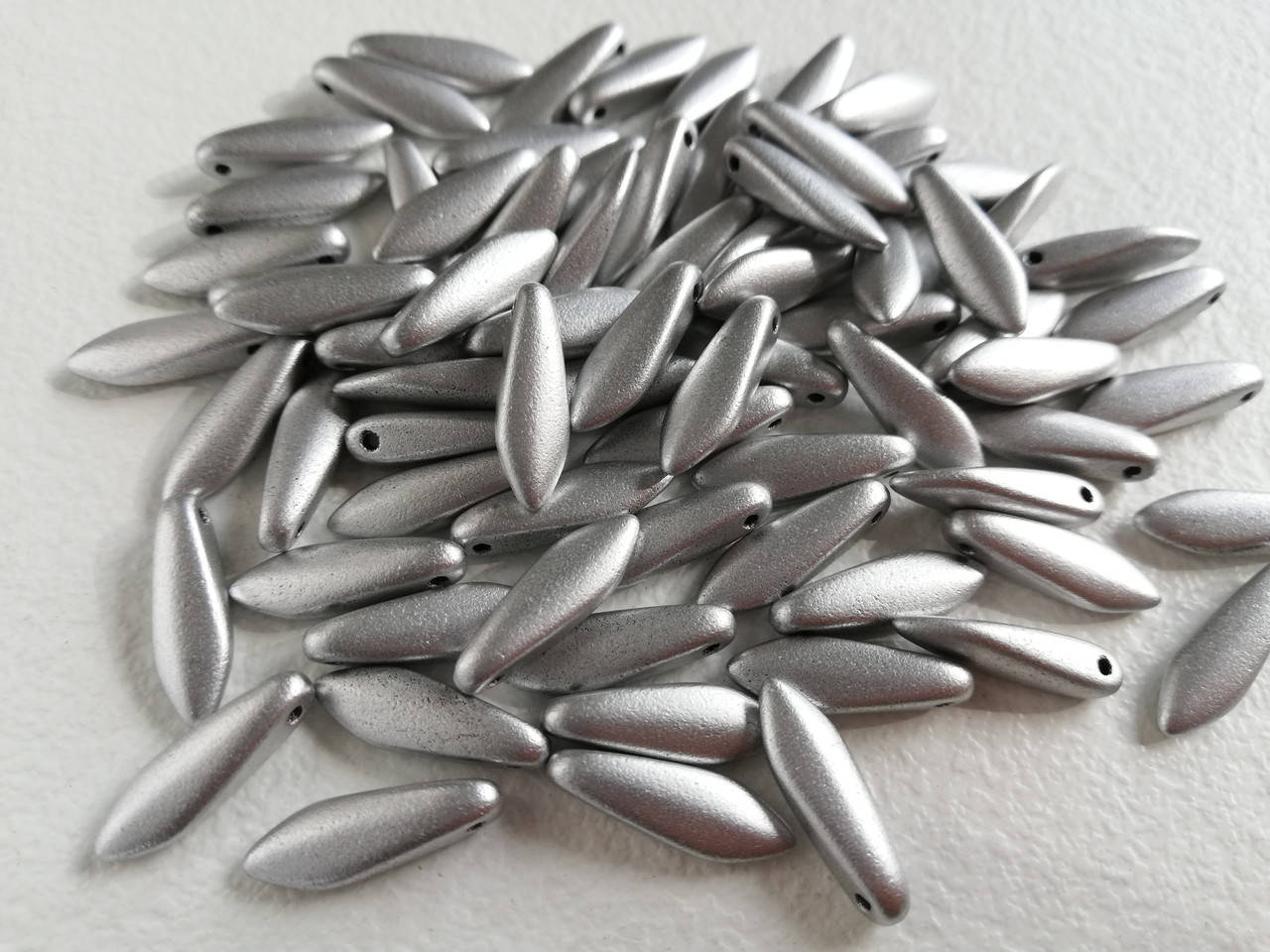 

Чеські намистини Glass Daggers 5 x 16 mm (1 отвір) Aluminium Silver