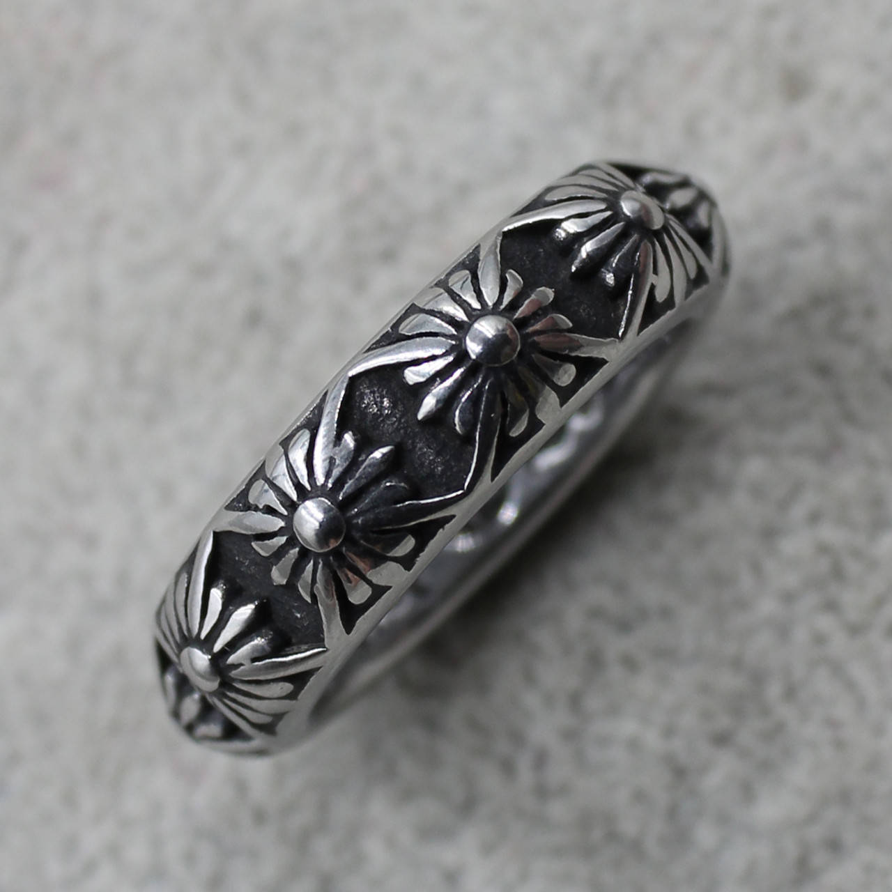 

Кольцо серебристое мужское винтаж ретро крестовое кольцо Stainless Steel Ширина 7 мм нержавеющая сталь