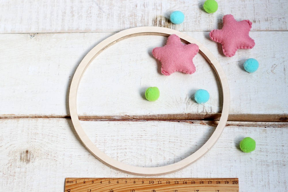 

Кольцо деревянное для мобиля 20 см