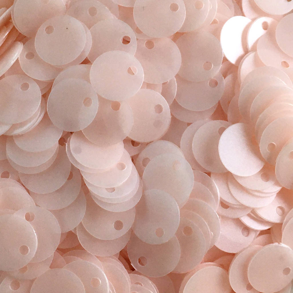 

Пайетки 8 мм. Смещенный центр. Креветочный (матовый). Упаковка 5 гр. (около 270 штук)