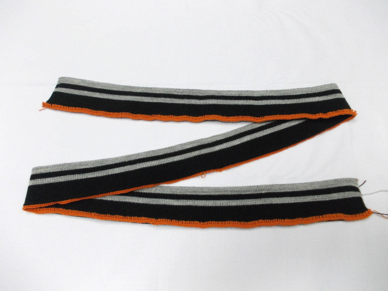 

Резинка манжетная одинарная 4 см (черный с 2 - мя св. серыми полосами) (арт. 20131)