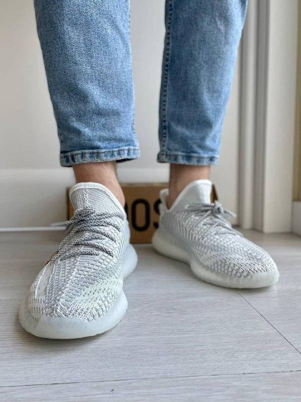 

Белые мужские кроссовки Adidas Yeezy Boost 350 V2, Белый