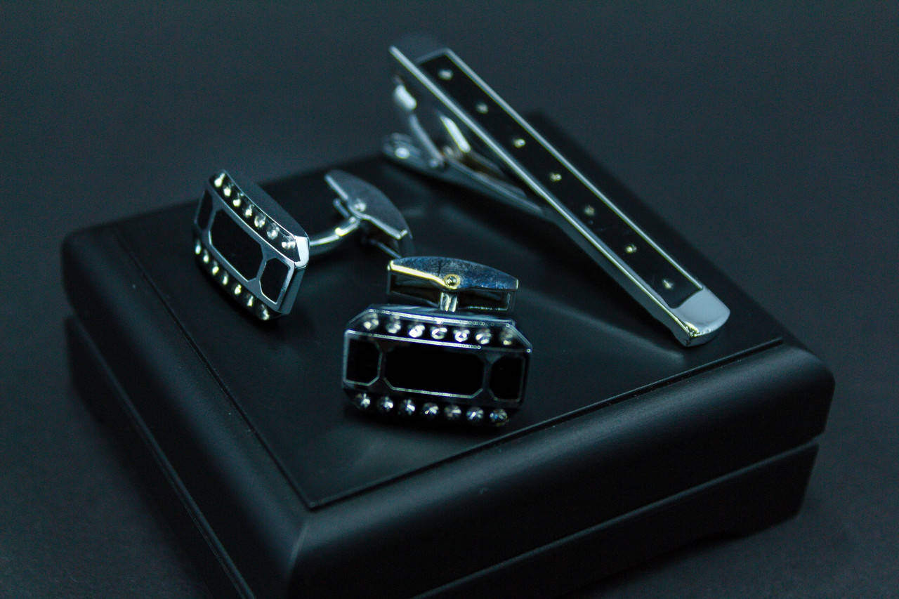 

ЗАПОНКИ И ЗАЖИМ ДЛЯ ГАЛСТУКА