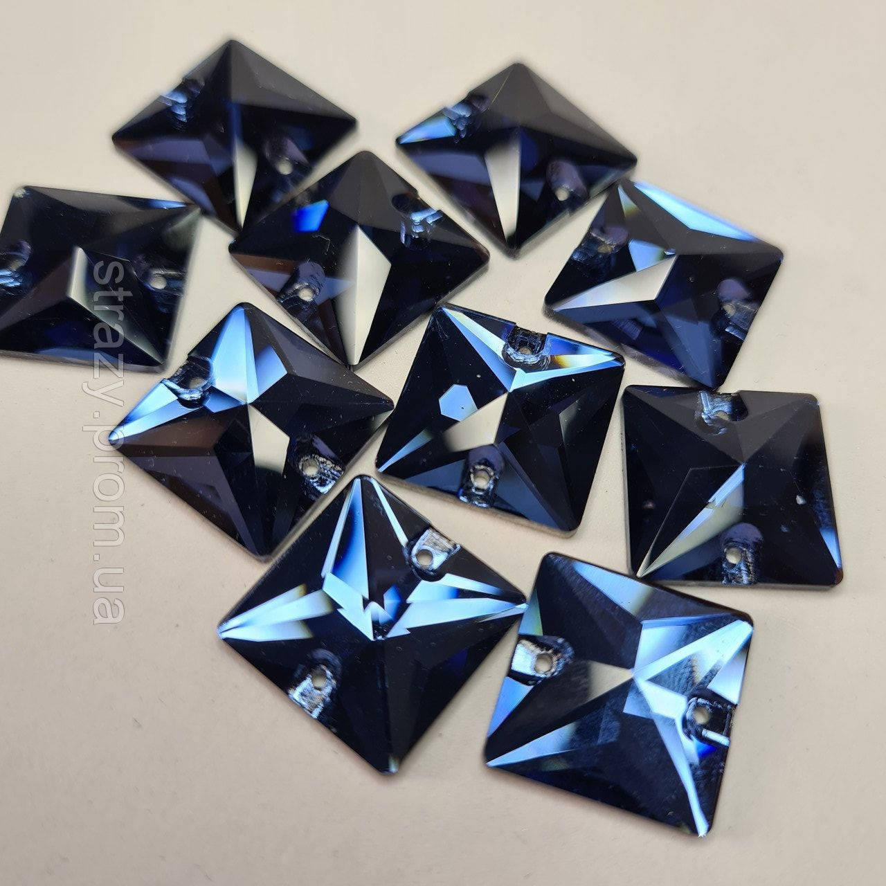 

Стразы пришивные Lux Квадрат 16мм. Montana