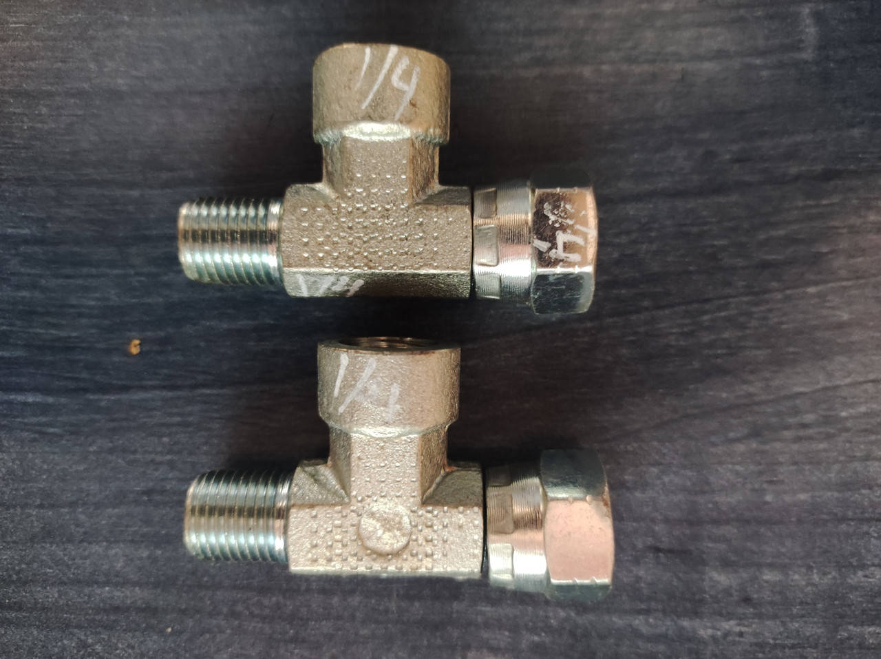 

Тройник-штуцер папа-мама 1/4