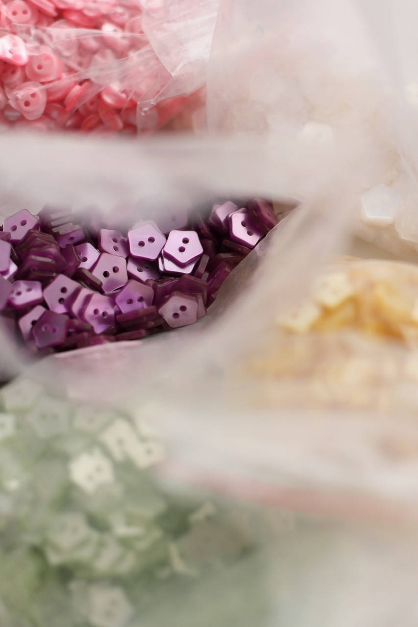 

Пуговицы "звездочки" полупрозрачные фиолетовые 11.5мм, Желтый