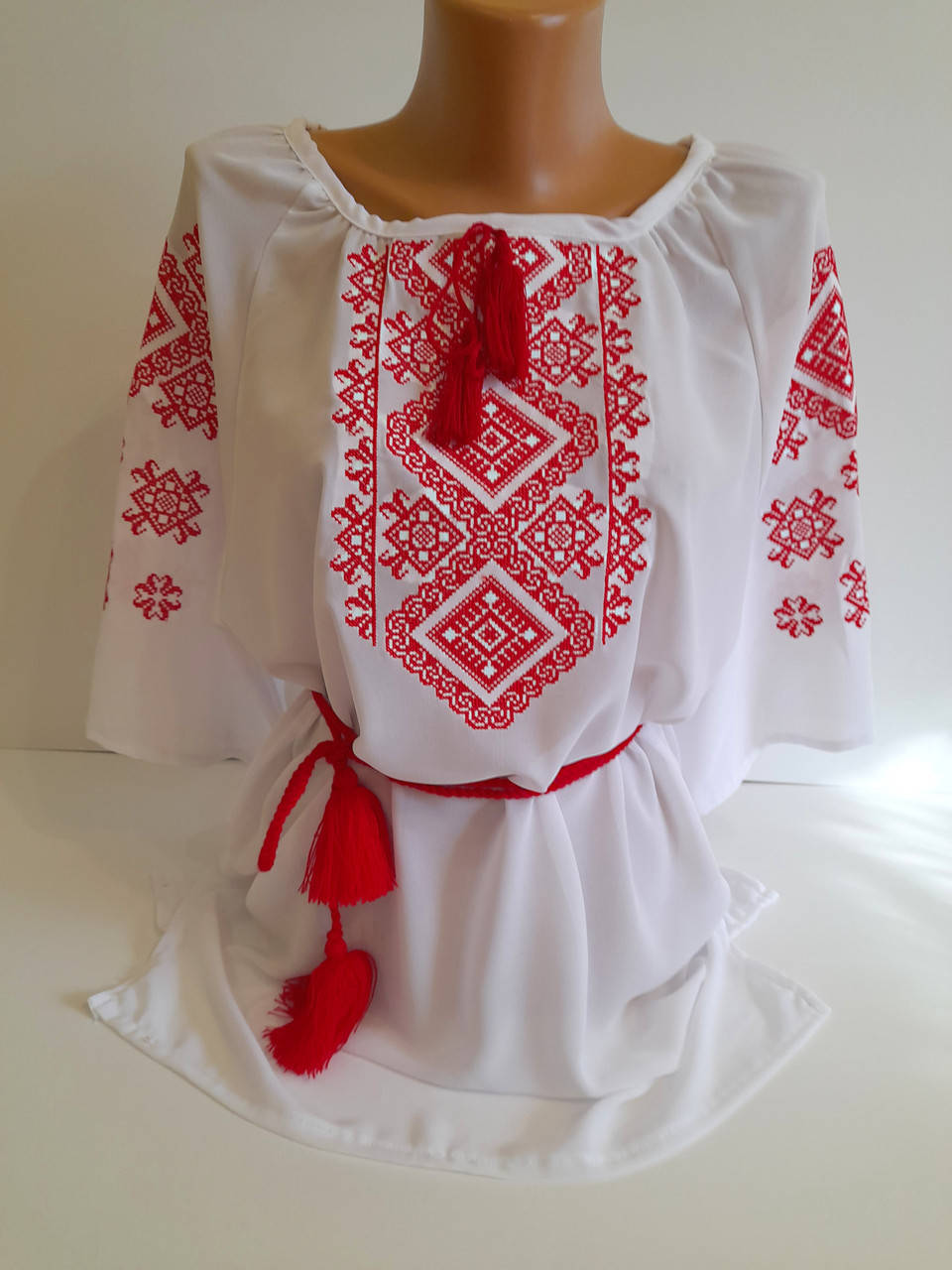 

Вишиванка. Жіноча вишиванка