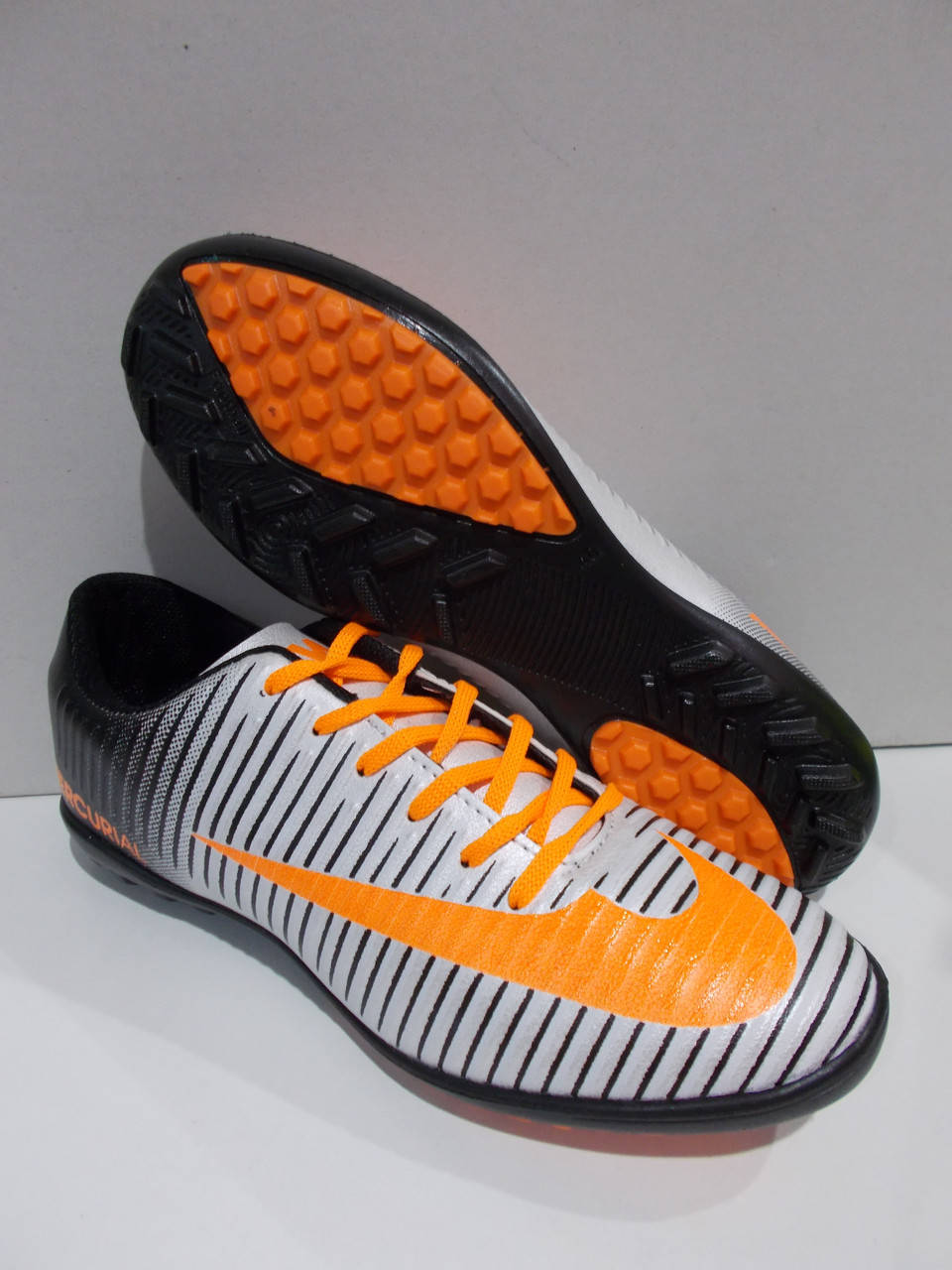 

Сороконожки футбольные Walked Mercurial, Серый