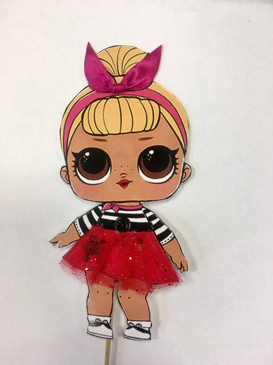 

Большой Топпер в торт "Куклы ЛОЛ" односторонний, ручная работа КАРТОН- Кукла ЛОЛ с повязкой (новый дизайн 14