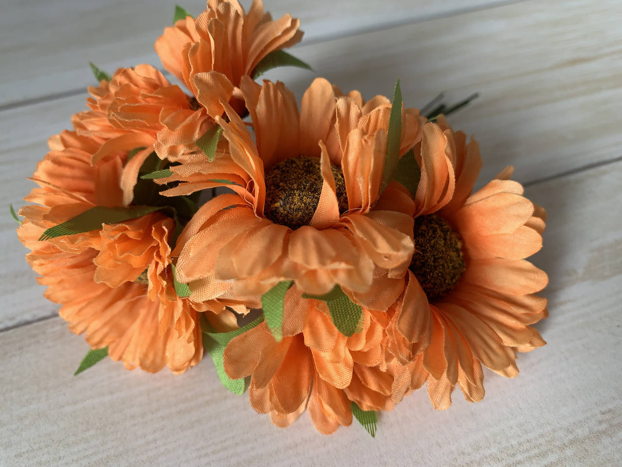 

Букетик оранжевых маргариток. Диаметр цветка 4,5 см. В наборе есть 6 цветов, Бордовый