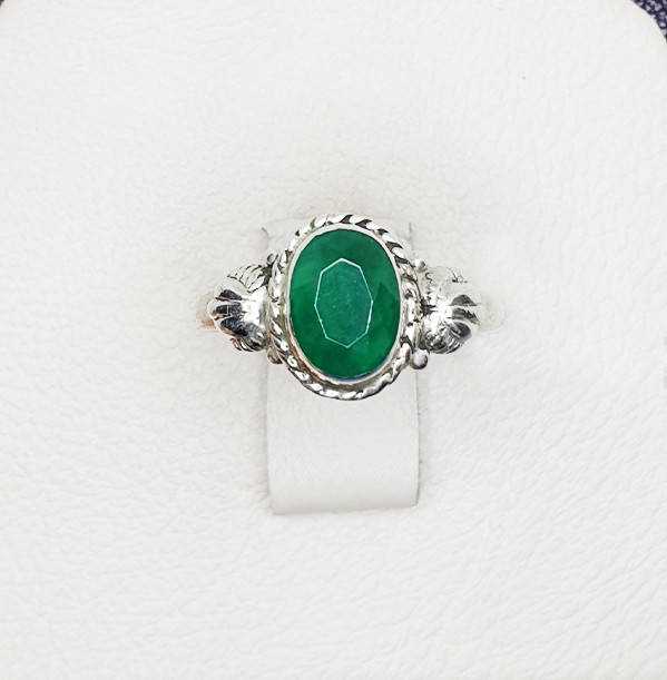 

Кольцо серебряное с изумрудом 18 2,05 г