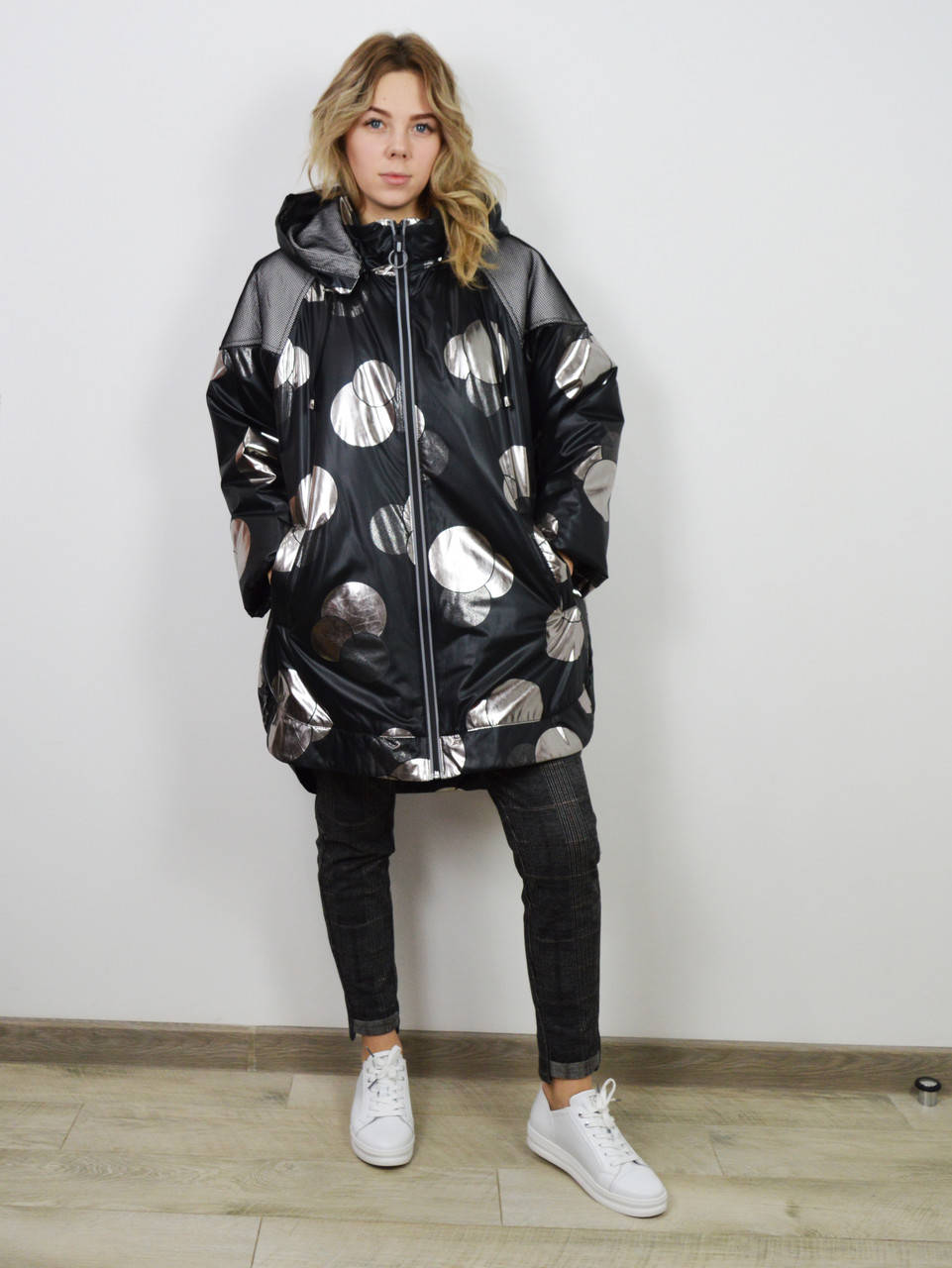 

Куртка женская черно-серебристая Aysel 61536 48 размер